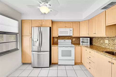 2003 Granada #J3, Coconut Creek, FL 33066