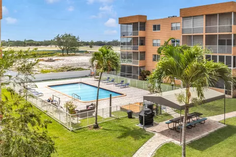 3048 E Sunrise Lakes Dr #313, Fort Lauderdale, FL 33322