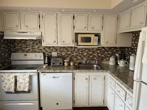 7410 NW 1st St #202, Margate, FL 33063