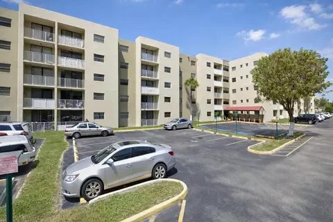 8185 NW 7th St #214, Miami, FL 33126