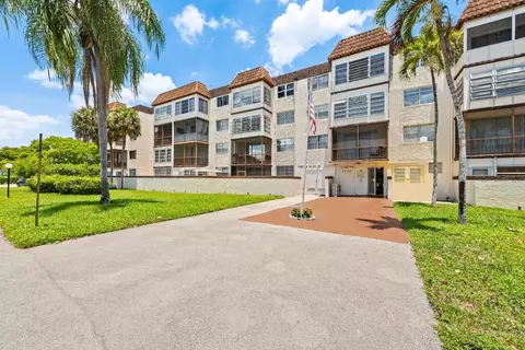 7100 NW 17th St #218, Plantation, FL 33313