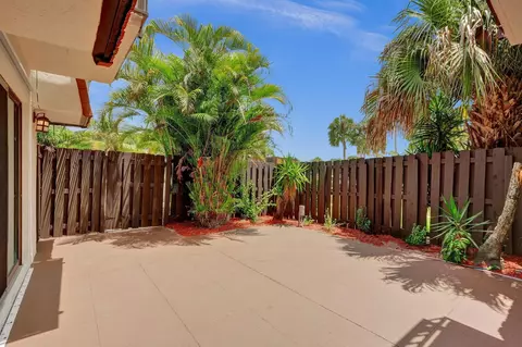 6435 Red Pine Ln #B, Greenacres, FL 33415