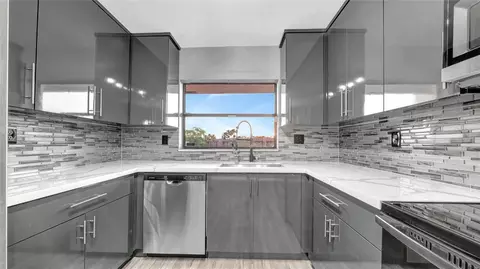 10433 Sunrise Lakes Blvd #409, Sunrise, FL 33322