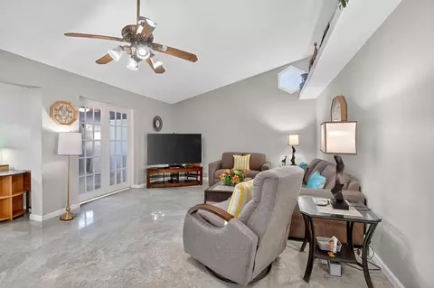2053 SW 15th Pl, Deerfield Beach, FL 33442