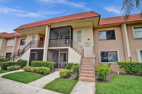 374 Lakeview #203, Weston, FL 33326