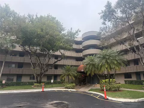 1000 Colony Point Cir #422, Pembroke Pines, FL 33026