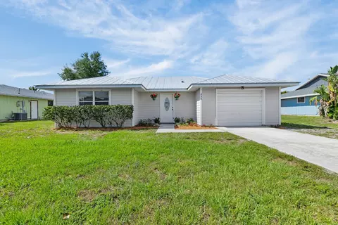 434 SE Langfield Ave, Port Saint Lucie, FL 34984