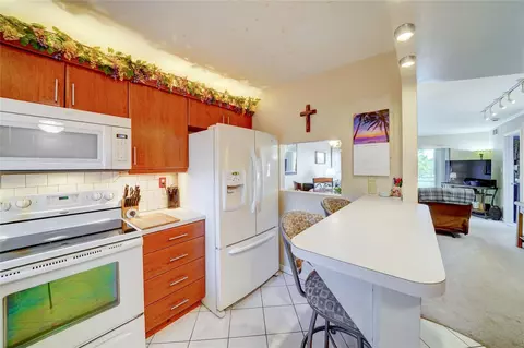 9440 Sunrise Lakes Blvd #312, Sunrise, FL 33322