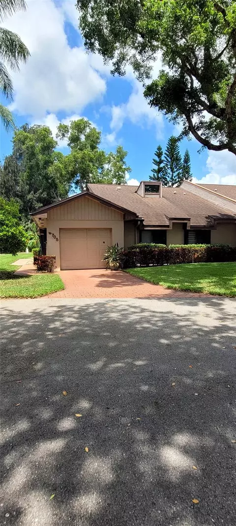4705 Fountains Dr S, Lake Worth, FL 33467