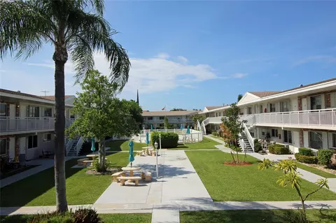 2001 NE 38th St #10, Lighthouse Point, FL 33064