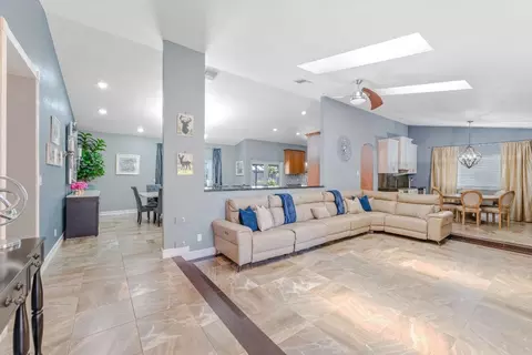 15541 S Roundtable, Davie, FL 33331