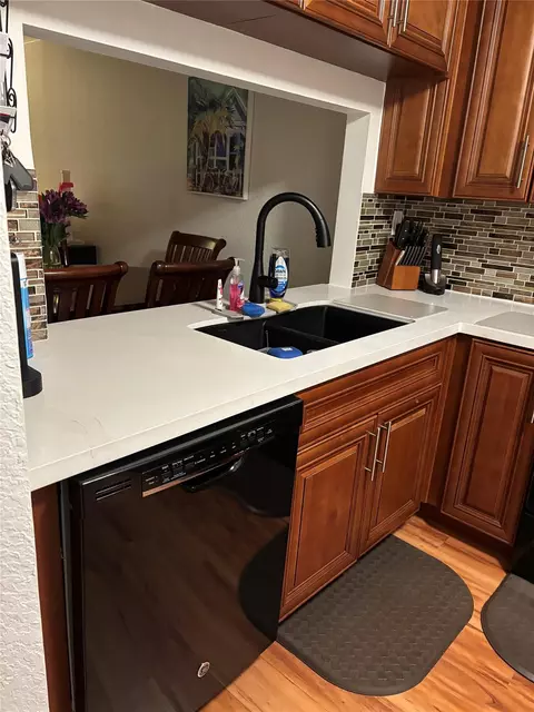 1172 NW 106th Ter #205, Pembroke Pines, FL 33026