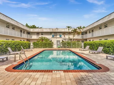 2050 N Douglas #211, Pembroke Pines, FL 33024