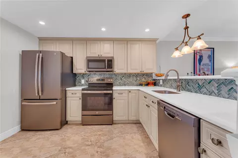 3090 N Course Dr #709, Pompano Beach, FL 33069