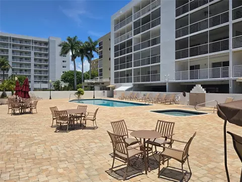 17801 N Bay #301, Sunny Isles Beach, FL 33160