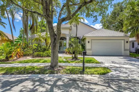 3039 Lakewood Dr, Weston, FL 33332