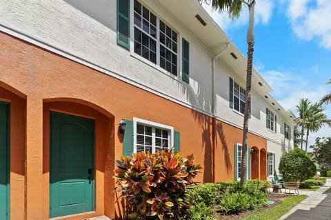 712 SW 1st Dr, Pompano Beach, FL 33060