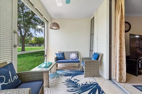 7460 NW 18 St #106, Margate, FL 33063