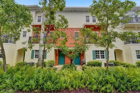 617 SW 2nd Dr, Pompano Beach, FL 33060