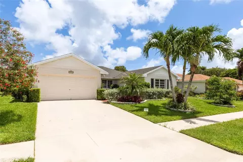 10821 Greentrail Dr, Boynton Beach, FL 33436