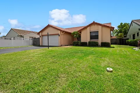 6341 Gauntlet Hall Ln, Davie, FL 33331