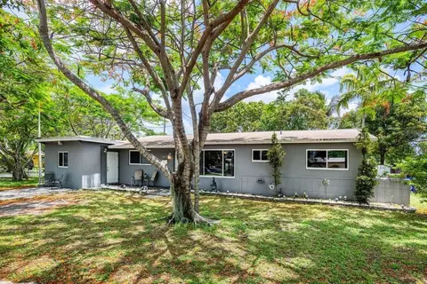 6631 SW 4th, Pembroke Pines, FL 33023