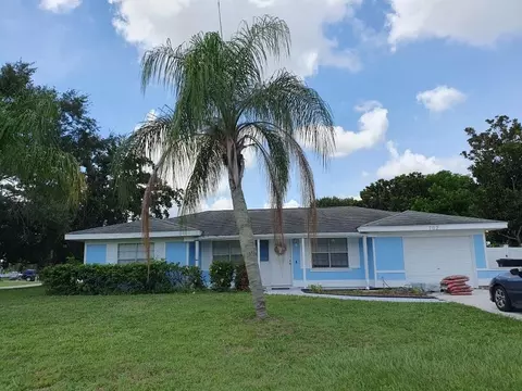 702 SW Belmont Cir, Port Saint Lucie, FL 34953