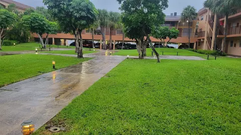 4121 NW 26th St T-15, Lauderhill, FL 33313