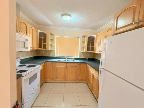 2760 W 62nd Pl #203, Hialeah, FL 33016