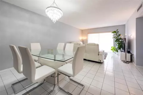 3850 Washington St #710, Hollywood, FL 33021