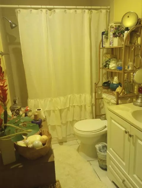Bath - 1250 E Sample Rd #307, Pompano Beach, FL 33064 photo 2 of 2