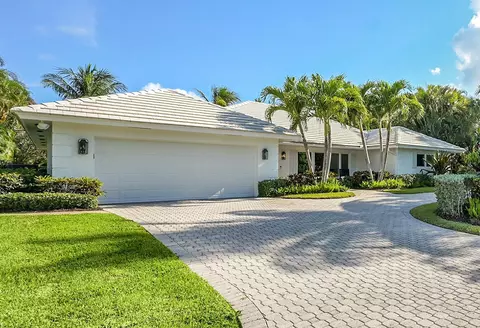 2720 Cardinal Cir, Delray Beach, FL 33483