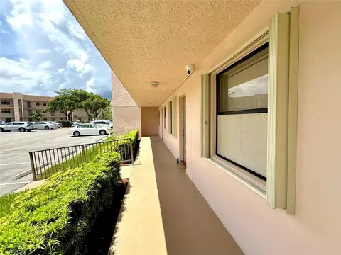 10434 Sunrise Lks #110, Sunrise, FL 33322