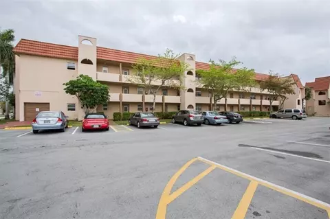 8060 N Sunrise Lakes Dr #111, Fort Lauderdale, FL 33322