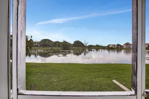 9400 N Hollybrook Lake Dr #105, Pembroke Pines, FL 33025