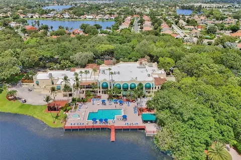 9480 Poinciana Pl #410, Davie, FL 33324