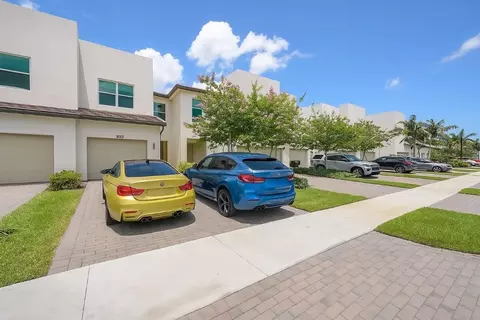 4858 Navali, Lake Worth, FL 33467