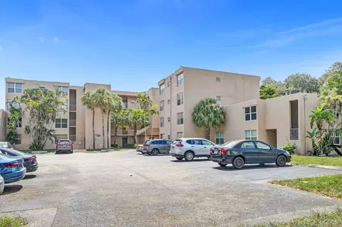 9400 Live Oak #203, Davie, FL 33324