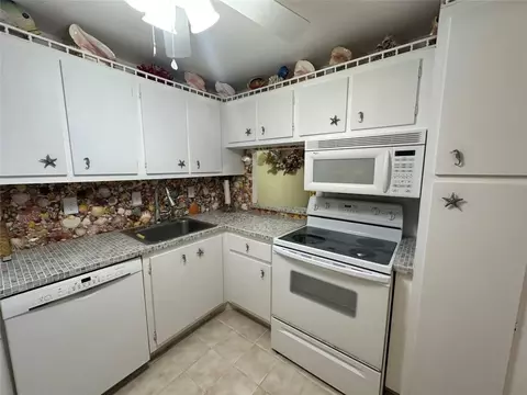 3180 Holiday Spgs #107, Pompano Beach, FL 33063