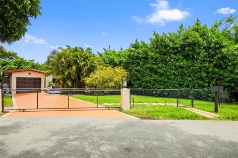 725 S 29, Hollywood, FL 33020