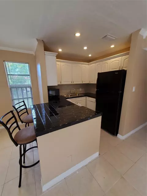 3036 Coral Rdg #218, Coral Springs, FL 33065