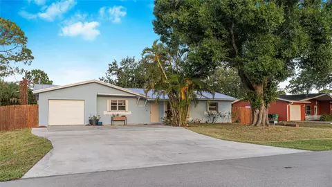 2187 SE Shelter Dr, Port Saint Lucie, FL 34952