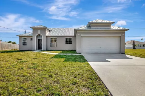 423 NW Ravenswood, Port Saint Lucie, FL 34983