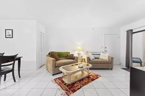 120 Cypress Clb #215, Pompano Beach, FL 33060