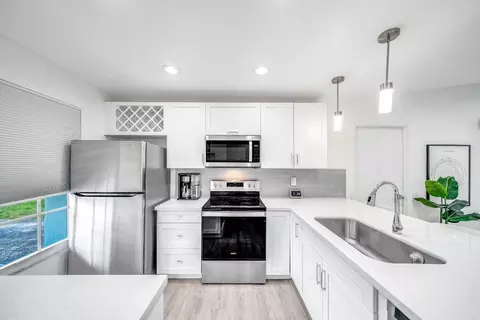 420 Lakewood #B, Pompano Beach, FL 33063