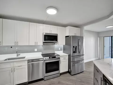 5851 E Camino Del Sol #305, Boca Raton, FL 33433