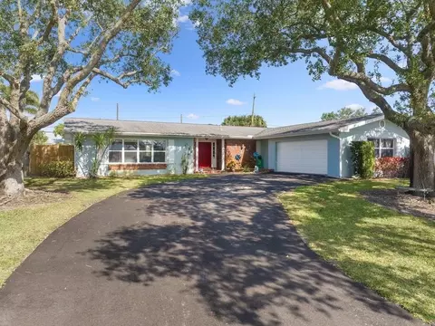 726 10th, Vero Beach, FL 32962