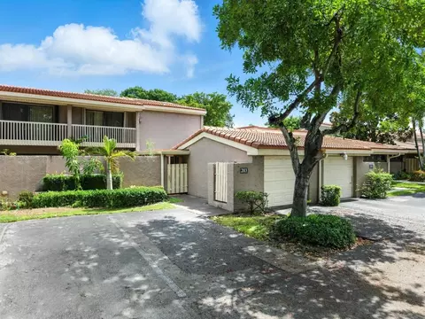 203 Bonnie Brae #34, Hollywood, FL 33021