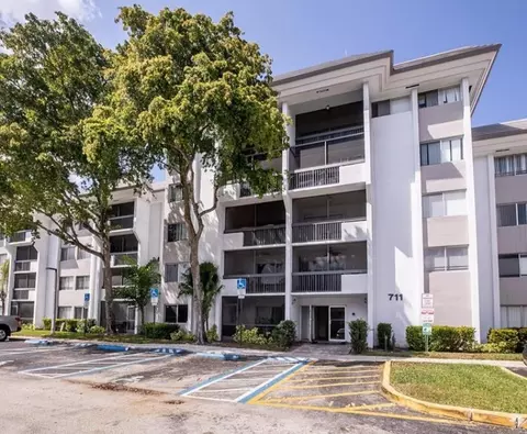 711 N Pine Is #106, Plantation, FL 33324