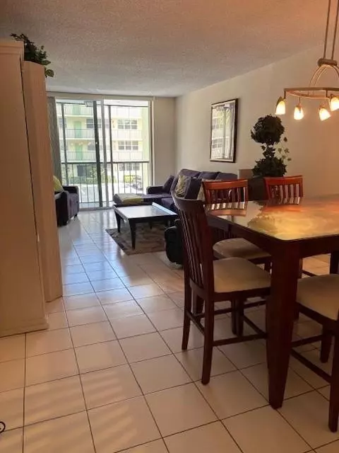 5321 NE 24th Ter #203A, Fort Lauderdale, FL 33308
